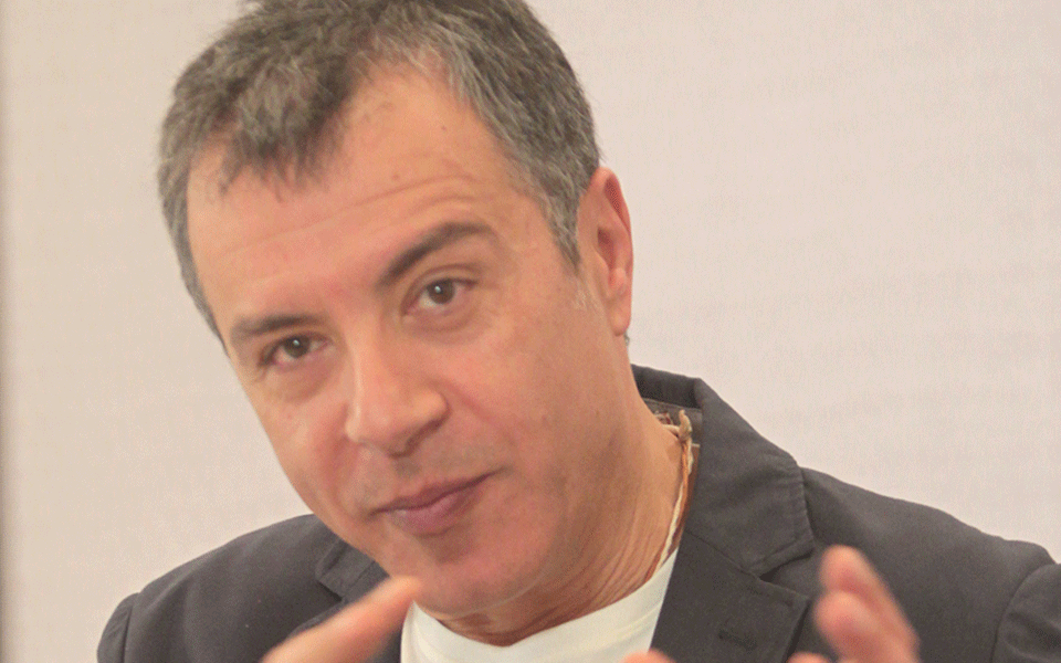 το-ποτάμι-κοιτάζει-στο-κέντρο-2045530