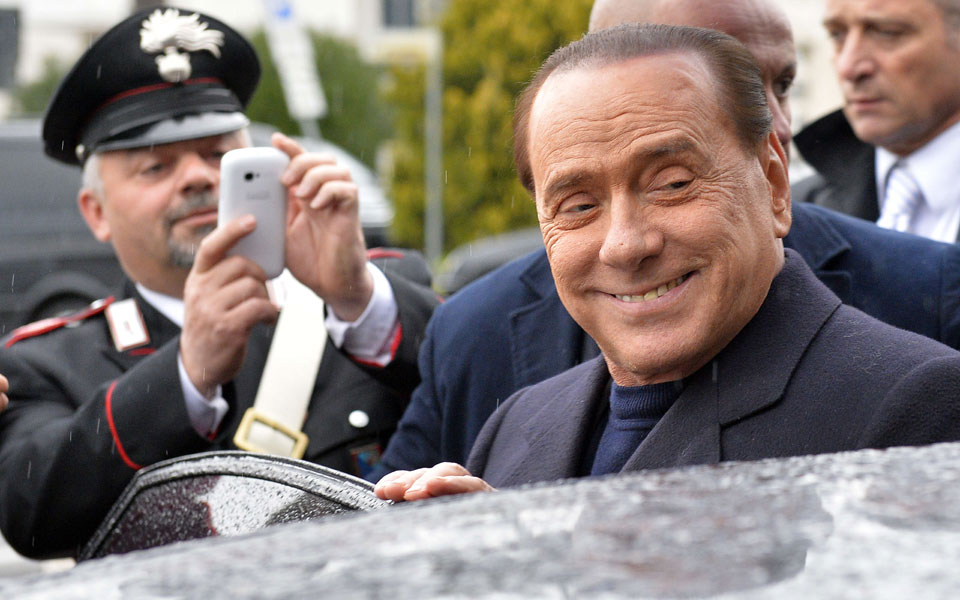 ο-μπερλουσκόνι-στοιχειώνει-το-κυρη-2045417