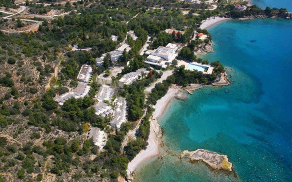 στην-dolphin-capital-πέρασε-το-αpollon-beach-στο-πόρτο-χέλι-2043370