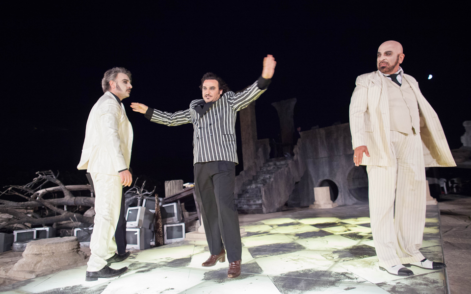 τέσσερις-τελευταίες-παραστάσεις-για-2044925