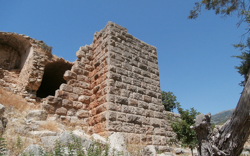 πόρτο-γερμενό-κάστρο-στον-μυχό-ενός-κό-2043221