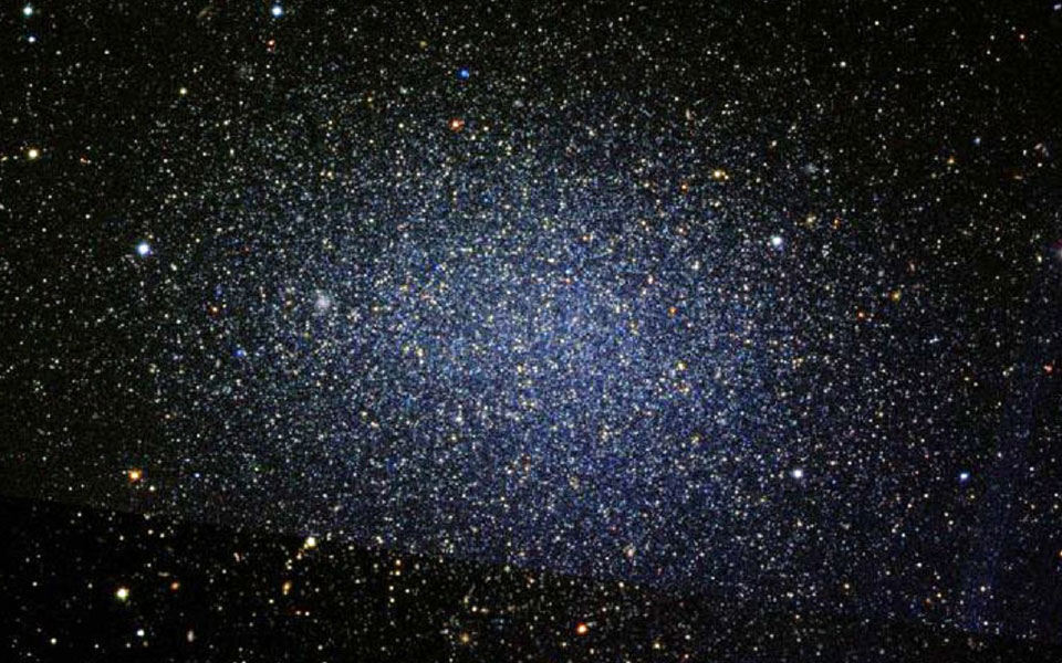 γαλαξίας-νάνος-με-τεράστια-μαύρη-τρύπ-2045123