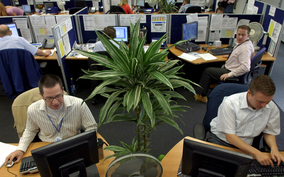 οι-ελληνες-εργάζονται-περισσότερες-ώ-2044416