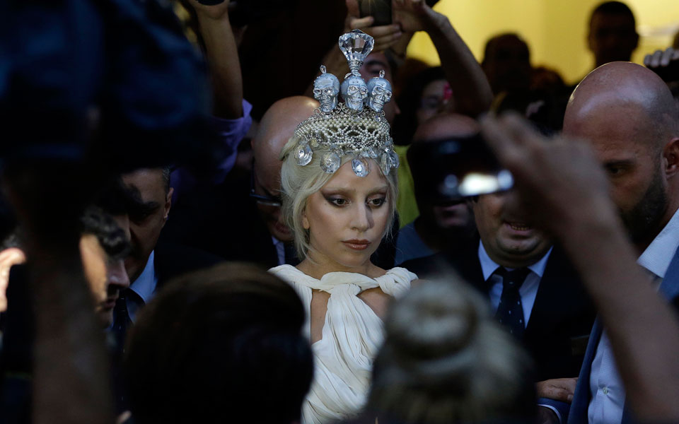 η-lady-gaga-πίσω-από-την-τηλεοπτική-εικόνα-2046596