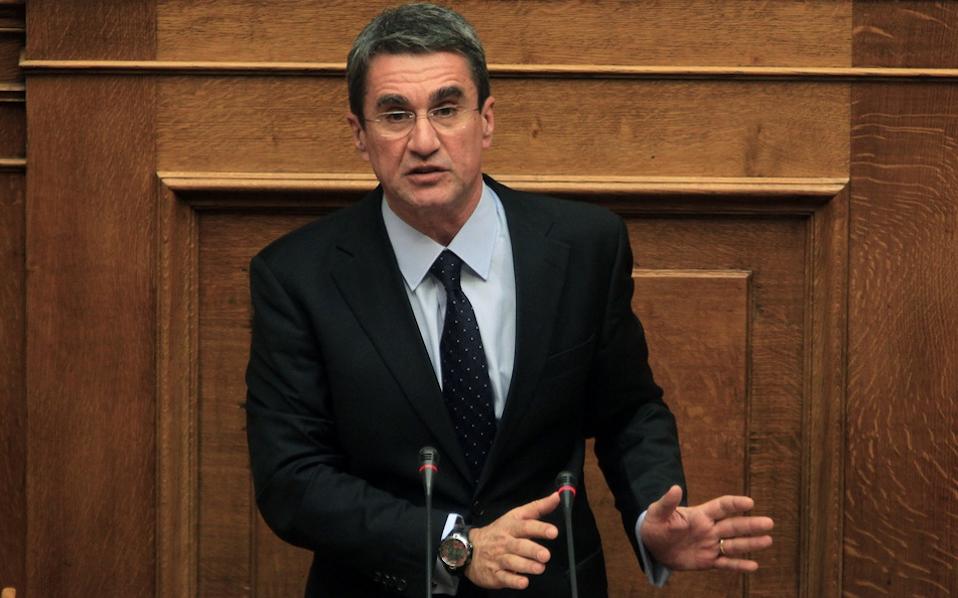 διαφωνία-λοβέρδου-δοε-για-ελλείψεις-2043288