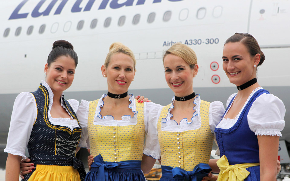 το-πλήρωμα-της-lufthansa-απογειώνεται-φορώντα-2045279