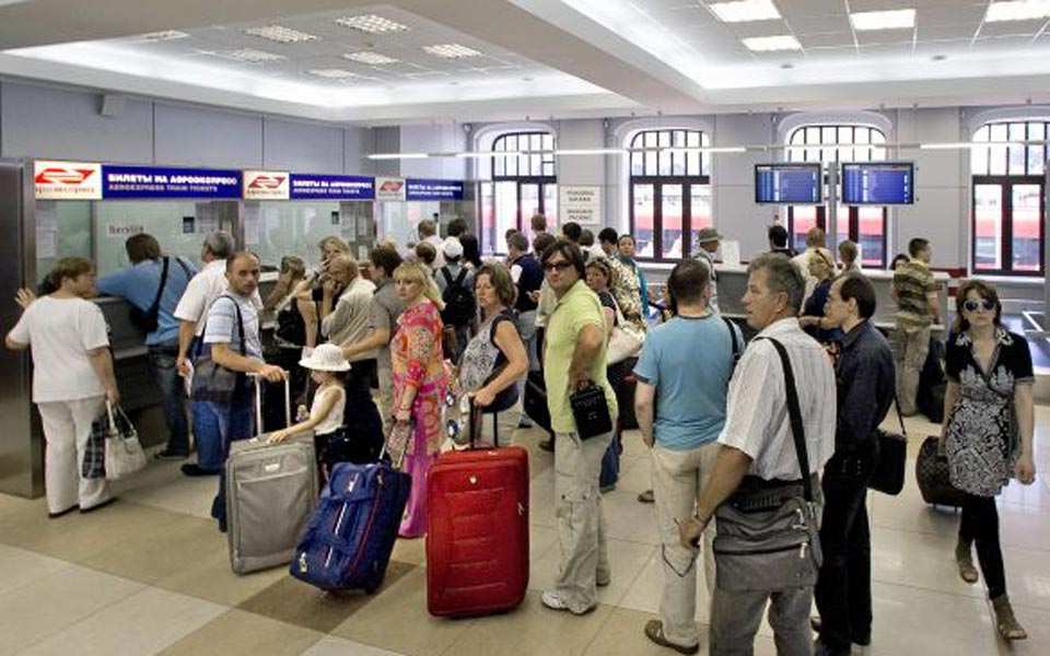 μεντβέντεφ-μείωση-30-των-ρώσων-τουριστώ-2042421