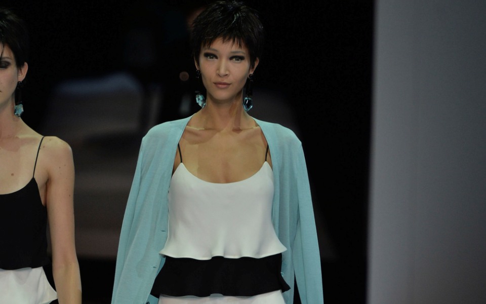 milan-fashion-week-τα-μοντέλα-του-emporio-armani-που-σόκαραν-τους-2045266