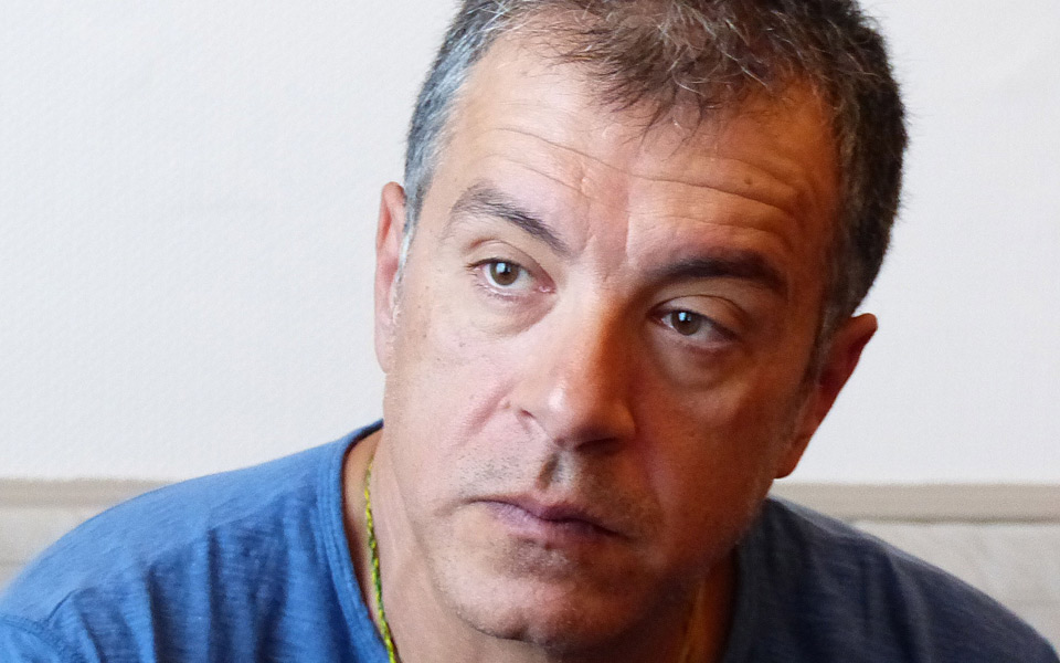 θεοδωράκης-mάγος-με-τα-δώρα-ο-κ-τσίπρ-2044999