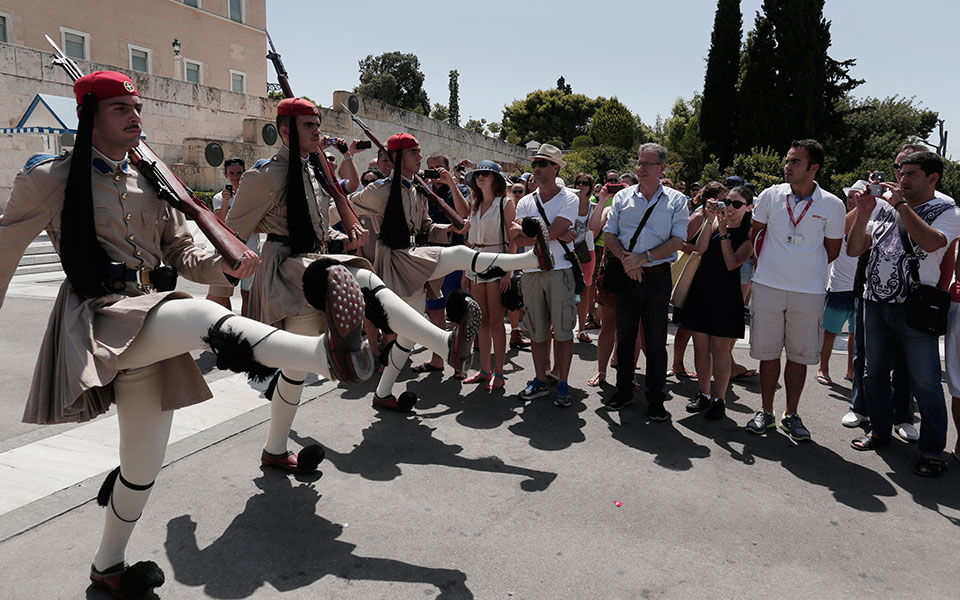 517-εκατ-τουρίστες-διεθνώς-το-πρώτο-εξάμ-2045075