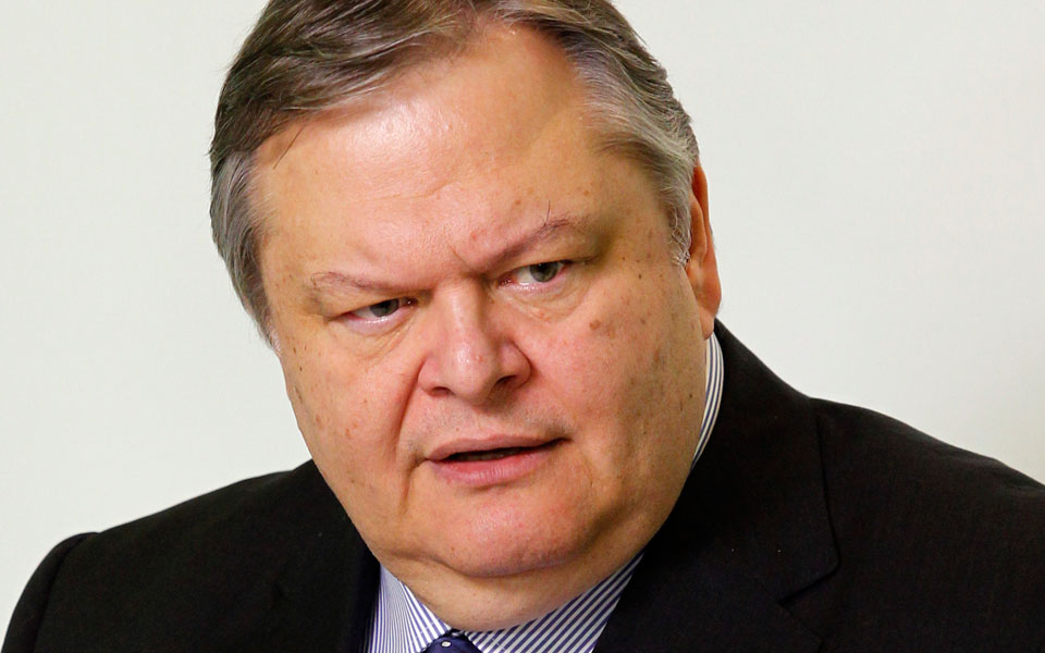 aπότομη-προσγείωση-για-τον-ευάγγ-βεν-2046685