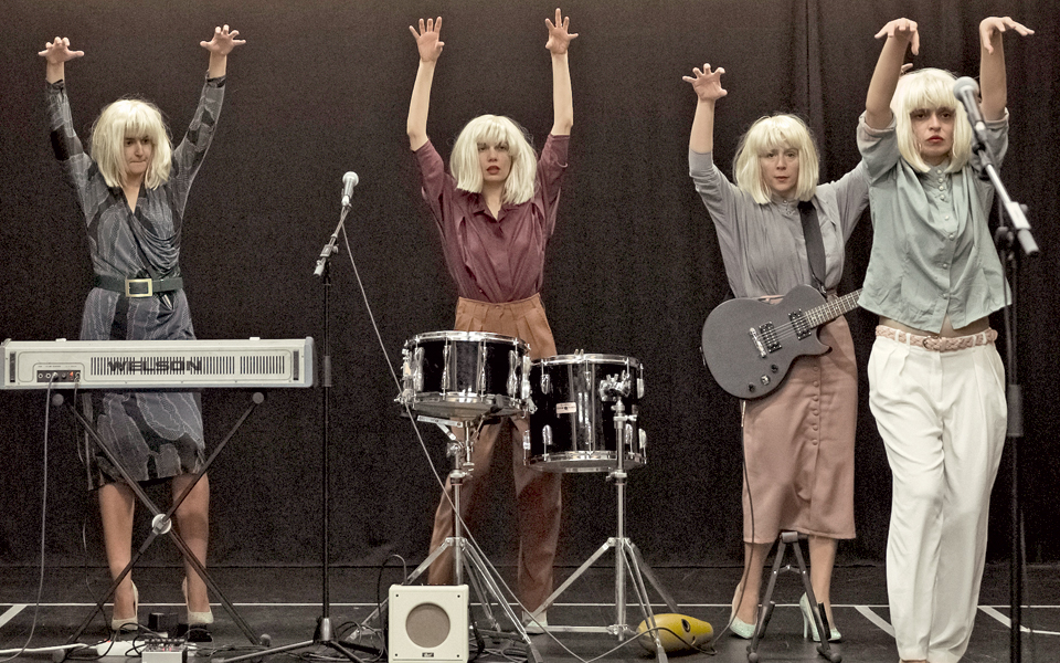 αιμάτινα-ίχνη-από-τη-δεκαετία-του-90-2047438