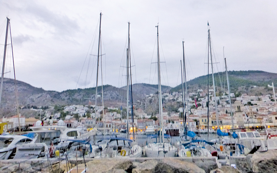 στην-yδρα-τον-oκτώβρη-το-καλοκαίρι-καλά-2048265