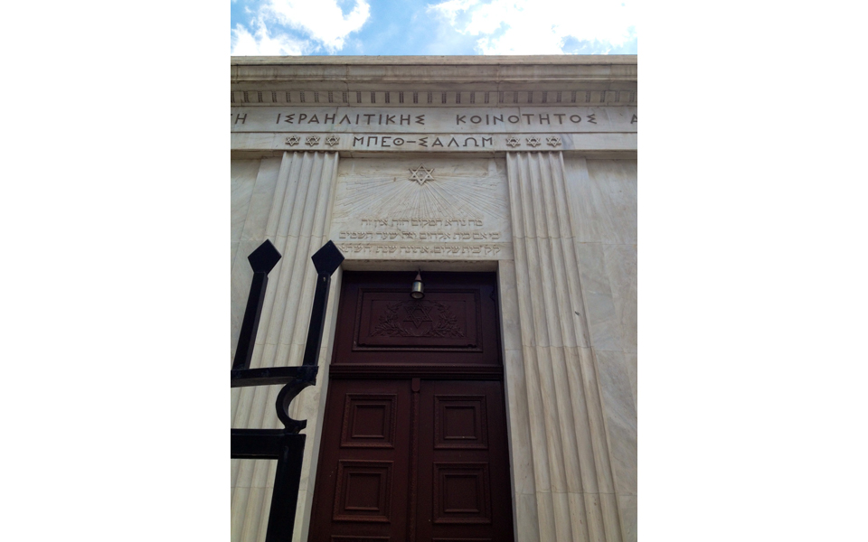 ενα-βράδυ-στην-οδό-μελιδώνη-2048638