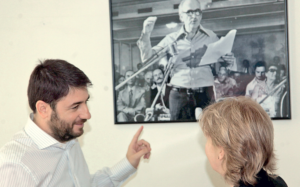 η-ωραία-αμάλ-και-τα-μελίνεια-2049630