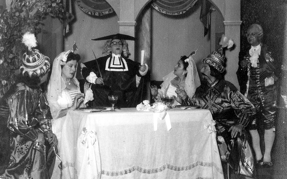 ετσι-κάνουν-όλες-εμείς-θα-πούμε-ναι-2050920