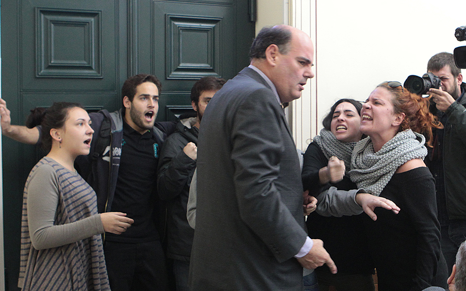 προειδοποίηση-φορτσάκη-για-τα-έκτροπ-2052009