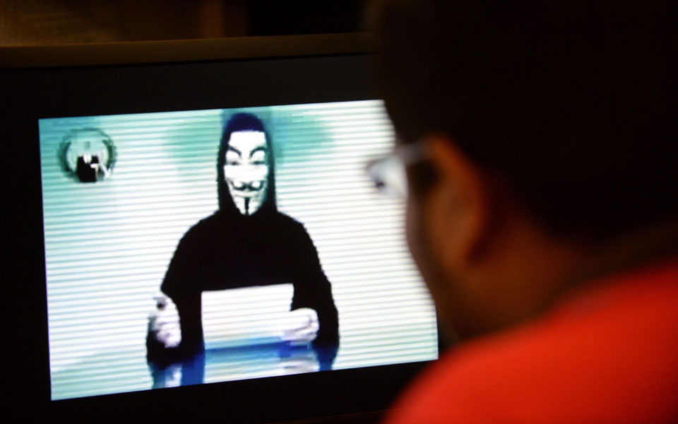 anonymous-απειλεί-με-μπλακ-άουτ-τις-κυβερνητι-2048865