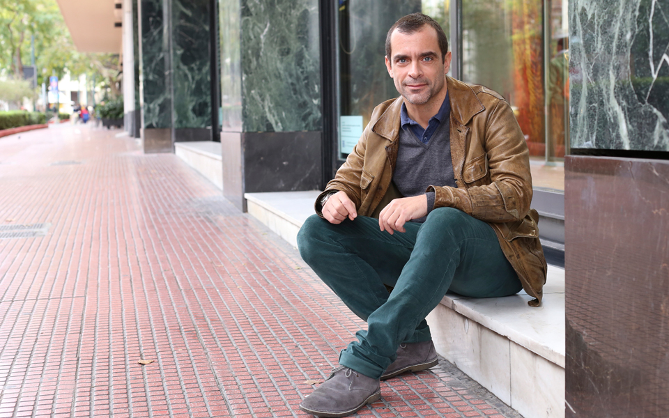 είμαστε-λαός-ανήλικος-με-εφηβικά-σύνδ-2051923