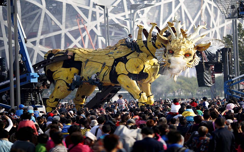 γλυπτά-που-περπατάνε-2051224