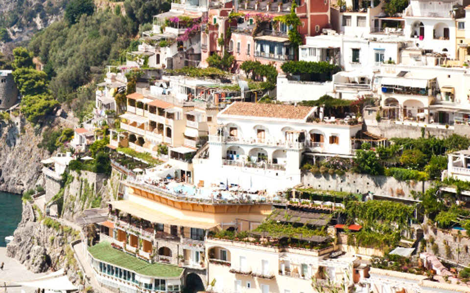 στη-δίνη-της-ύφεσης-η-ιταλική-αγορά-κατ-2047871