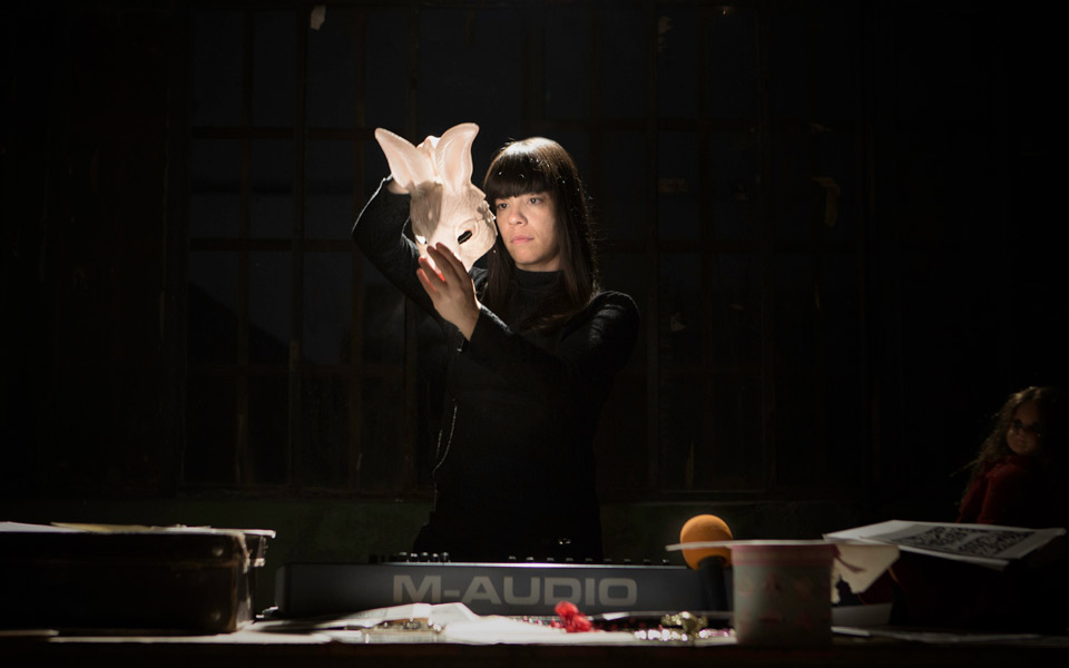 ο-κάρολ-γράφει-στα-κοριτσάκια-2049231