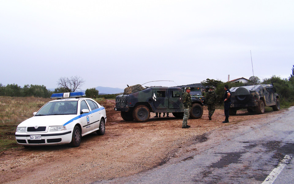 με-στρατιωτικές-τιμές-κηδεύτηκαν-οι-τ-2048489