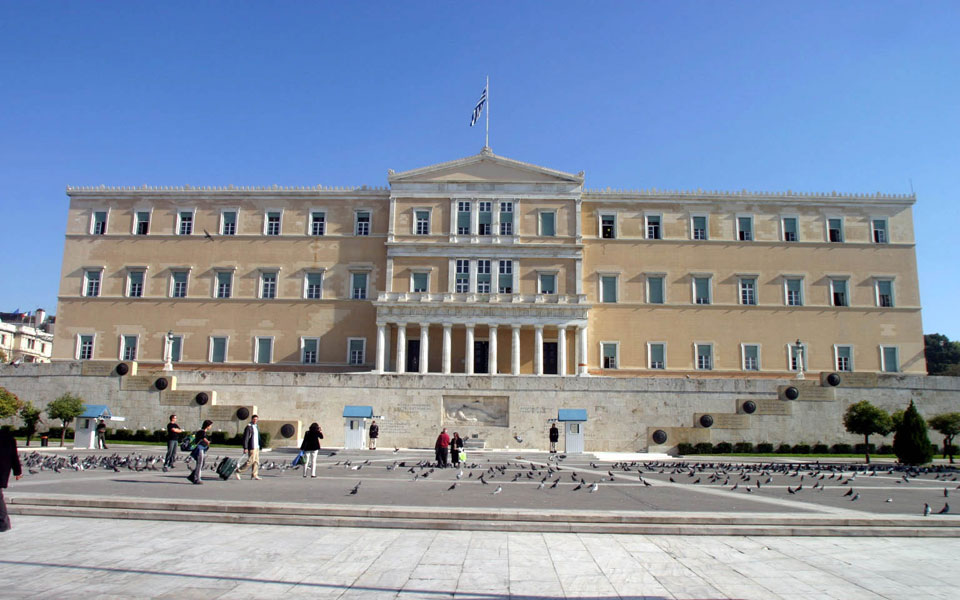 το-πολιτικό-ρίσκο-τρομάζει-τους-ξέν-2049143