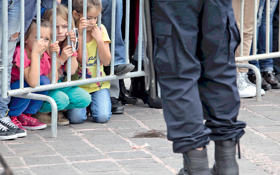 παρέλασε-ο-σουρεαλισμός-2052239