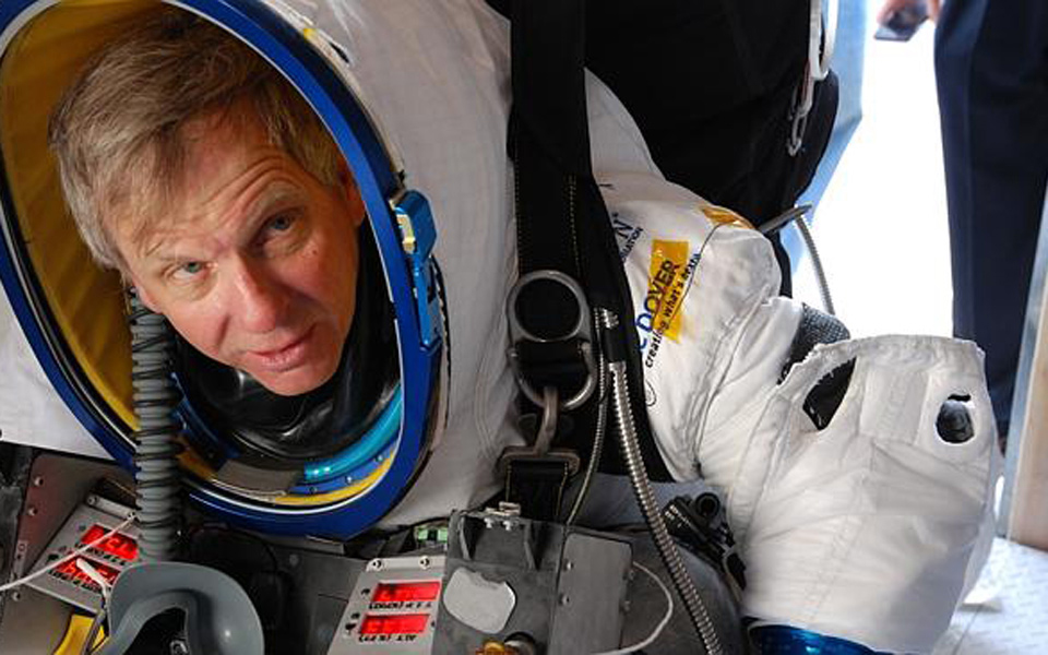 ο-μάνατζερ-που-έπεσε-από-το-διάστημα-2052532