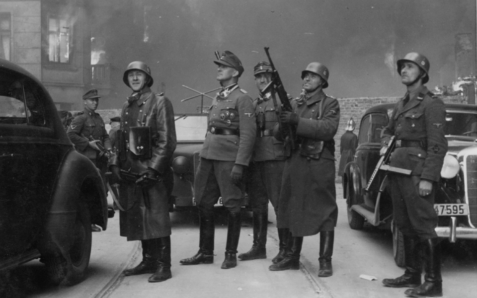 συνομιλώντας-επί-255-ημέρες-με-έναν-ναζί-2054160