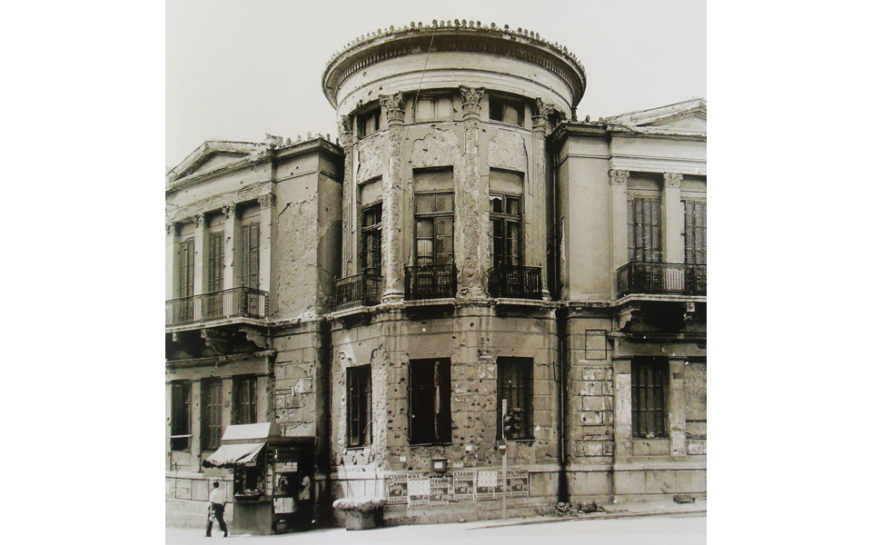 το-εδιμβούργο-της-οδού-πειραιώς-2055224