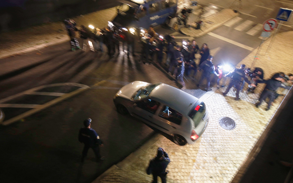 η-αθέατη-όψη-της-σύλληψης-του-σόκρατες-2056646