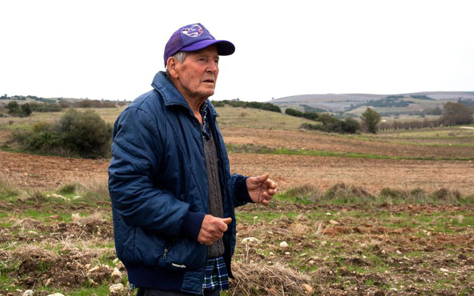 αυτοί-που-παρέδιδαν-τα-αρχαία-της-αμφί-2052403