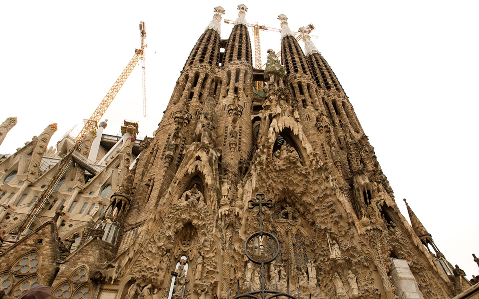 η-ισχυρή-στερλίνα-ευνοεί-αγορές-εξοχι-2056591