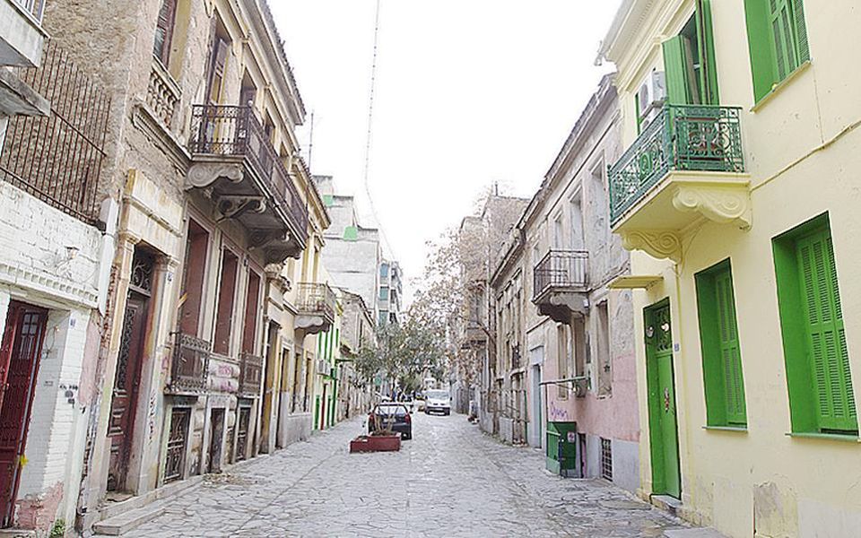 η-λ-μενδώνη-αφήνει-για-λίγο-τα-ωραία-β-2053740