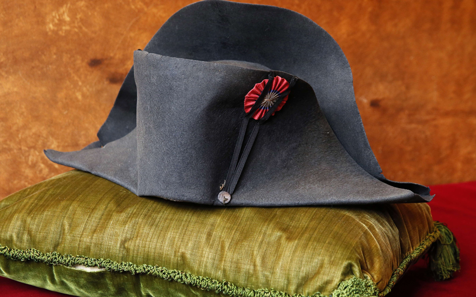 για-ένα-καπέλο-αδειανό-για-έναν-βοναπά-2054825