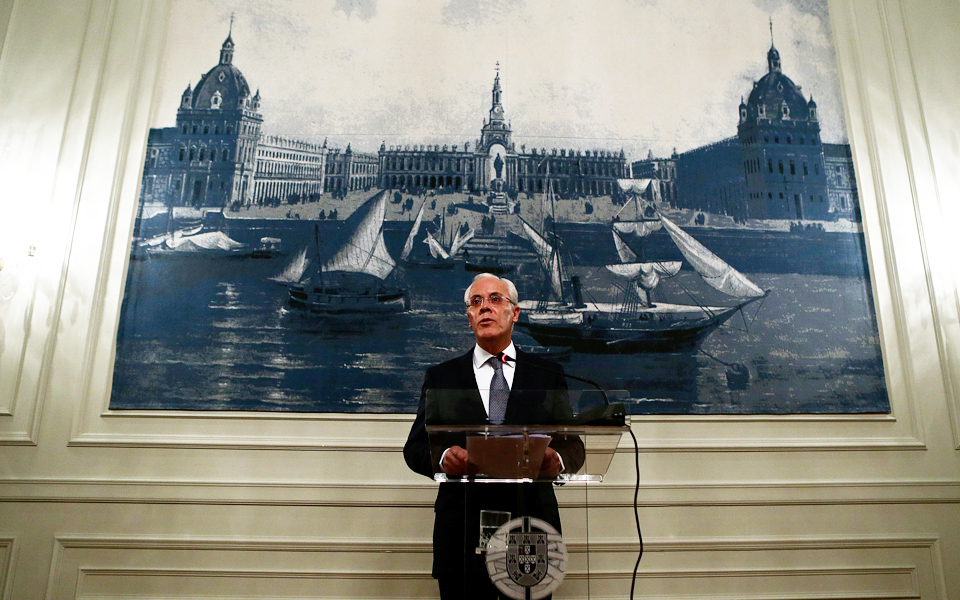 oι-χρυσές-βίζες-έδιωξαν-υπουργό-στην-2054756