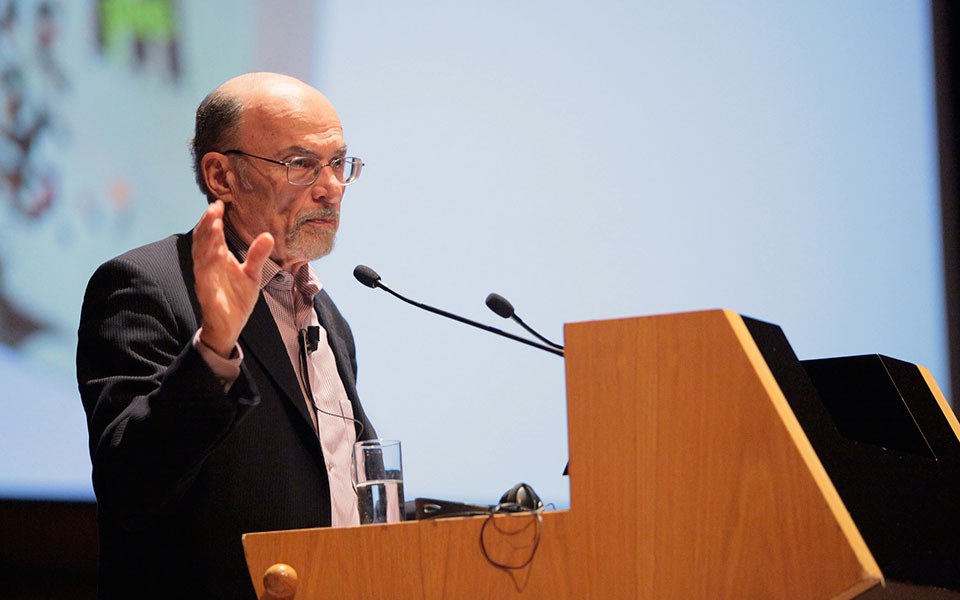 irvin-yalom-ο-έρωτας-δεν-διαρκεί-μπορούμε-να-το-2054667