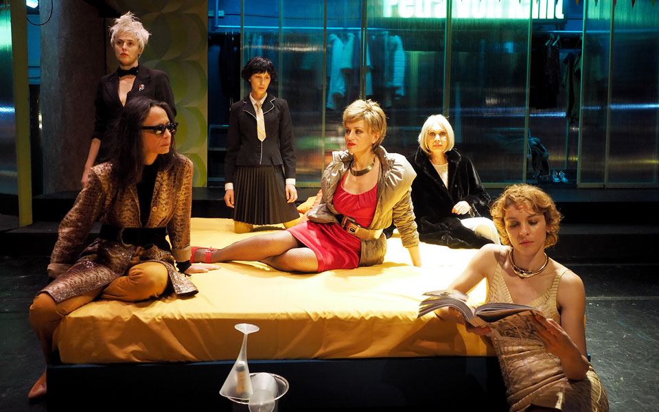 μια-παράσταση-πολιτική-στο-ρεξ-2055143