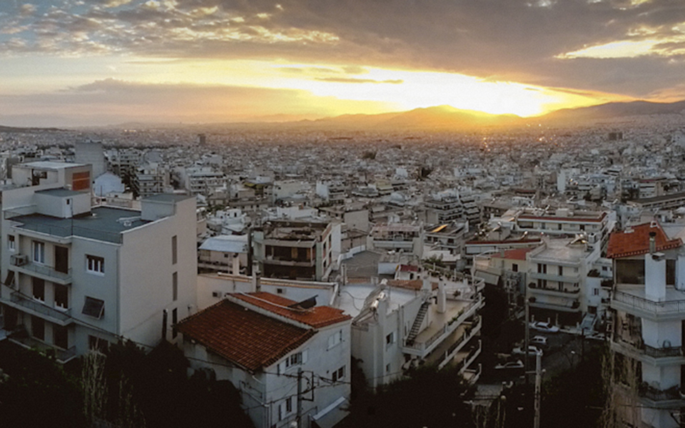 χορεύοντας-σε-μια-ταράτσα-με-θέα-την-αθ-2056364