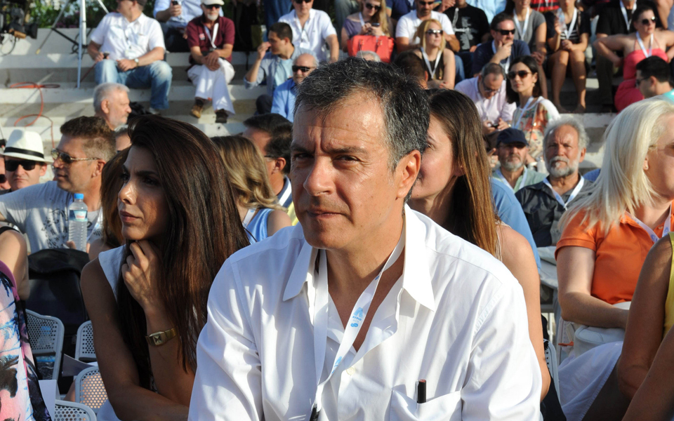 πολιτική-γέφυρα-θεοδωράκη-σε-τσίπρ-2055320