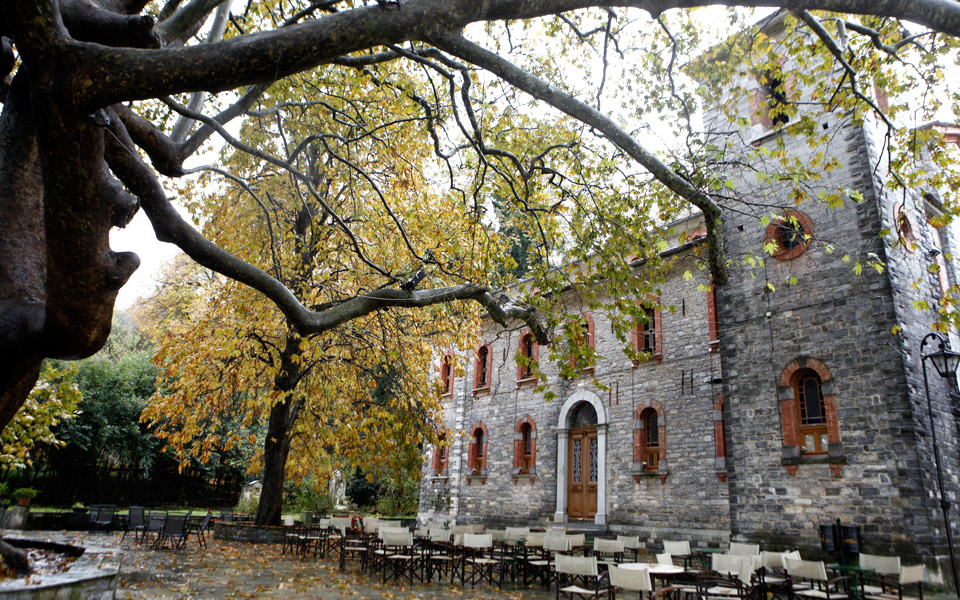 σύγχρονη-πολυτέλεια-στην-τσαγκαρά-2056405