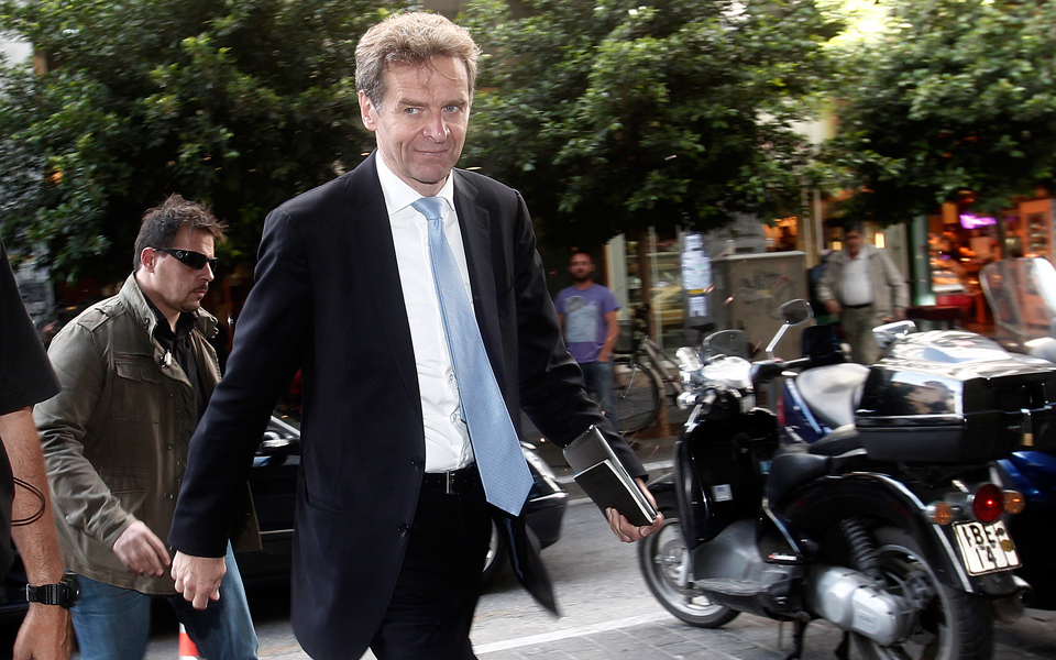 πιέζουν-εντός-και-έχουν-το-βλέμμα-τους-2055376