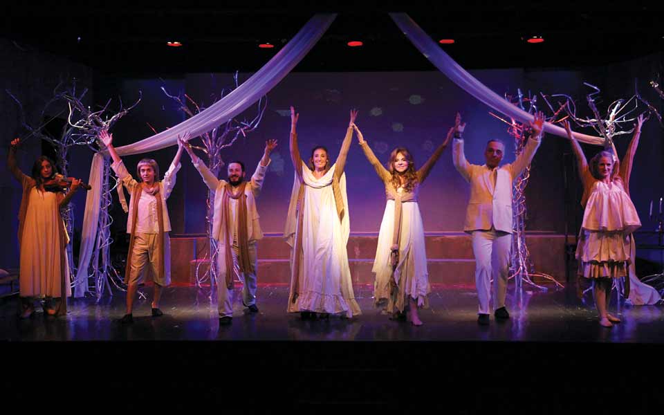 η-μαγεία-του-μυστικού-κήπου-στο-αμιρ-2060009