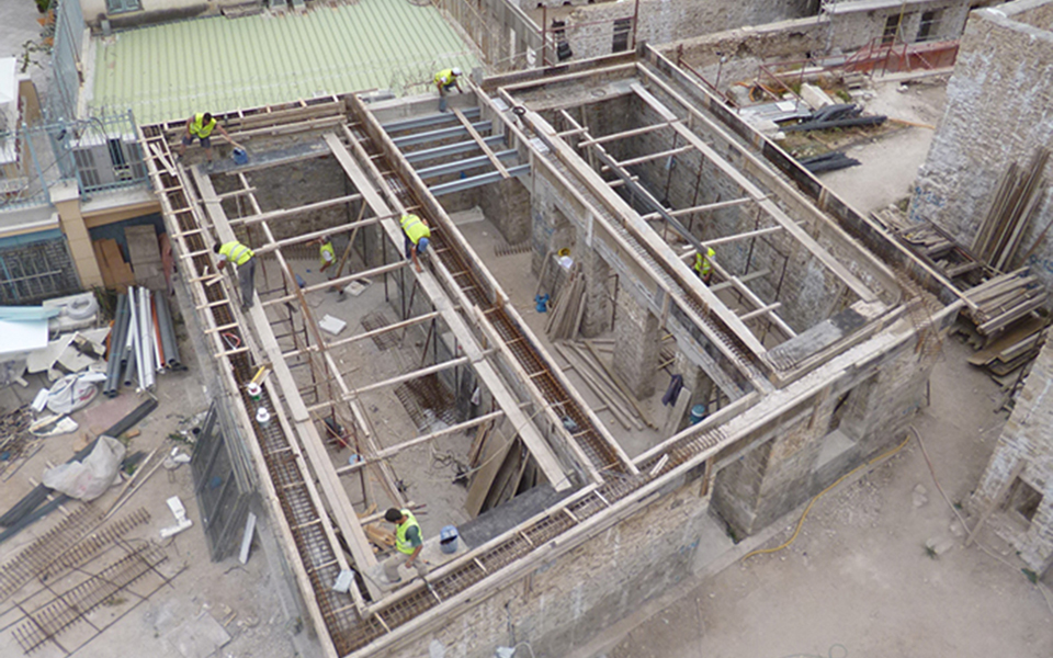 η-πλάκα-αποκαλύπτει-το-πολύπλευρο-πρό-2061286