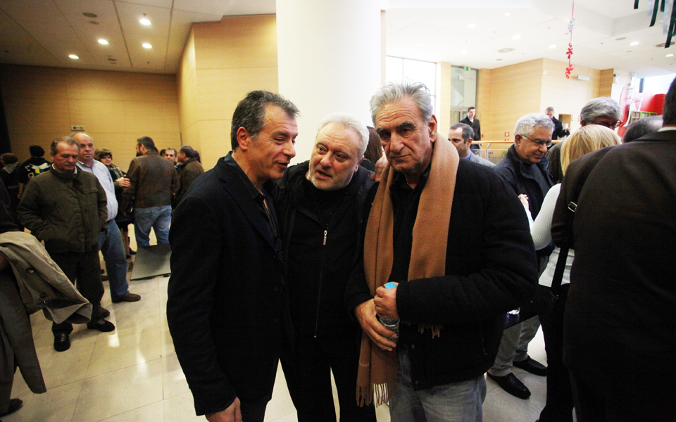 βολές-στ-θεοδωράκη-κατά-συριζα-2061385