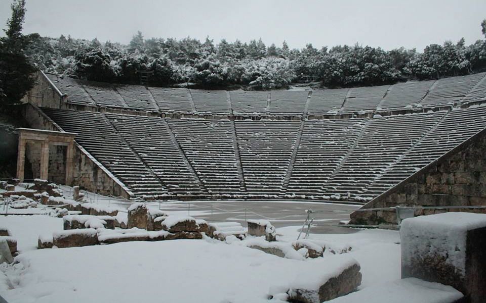 το-2015-βρήκε-την-ελλάδα-στα-λευκά-2061590