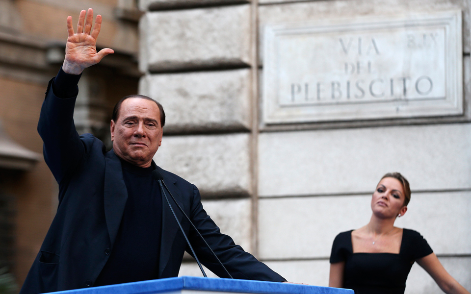 ο-μπερλουσκόνι-χώρισε-από-την-πασκάλε-2061610