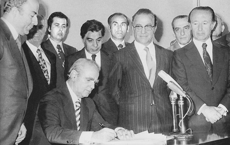 γιατί-το-1975-προβλέφθηκε-η-πλειοψηφία-τω-2059614